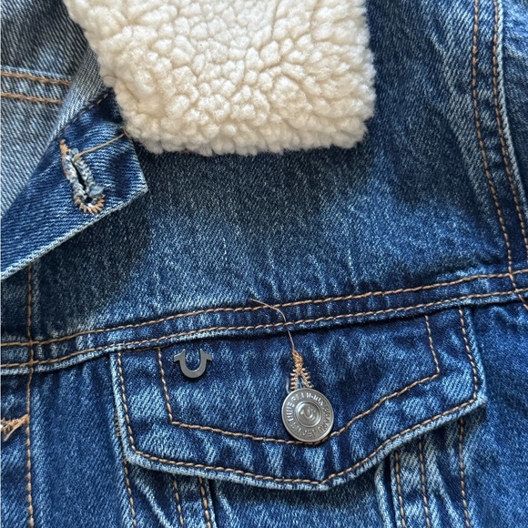 True Religion cropped Denim Jacket with Sherpa Collar - Picture 3 of 3